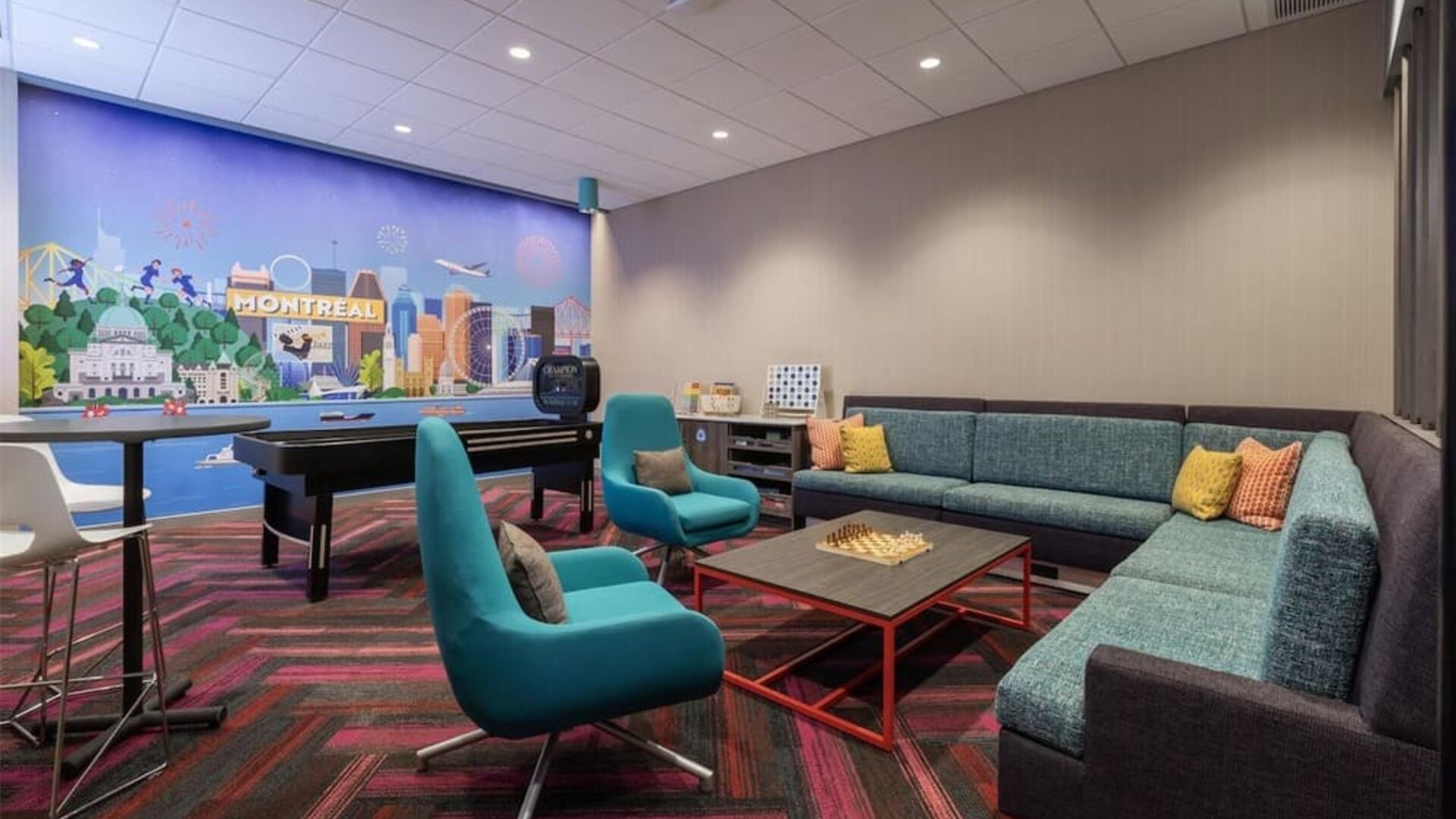 Cozy hotel lounge area at Tru By Hilton Montreal Centre-Ville.
