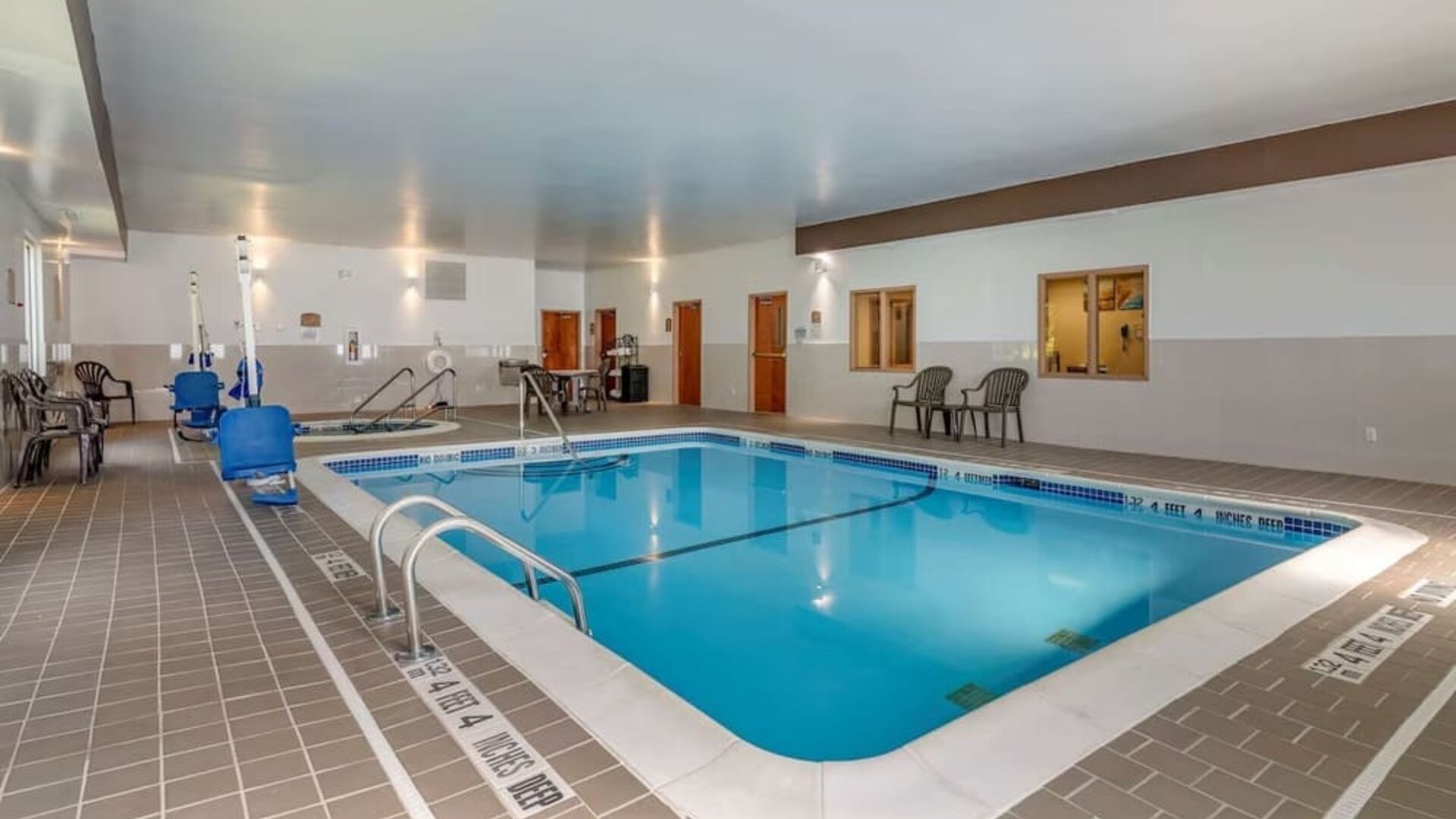 Indoor pool at Comfort Inn Glenmont - Albany South.