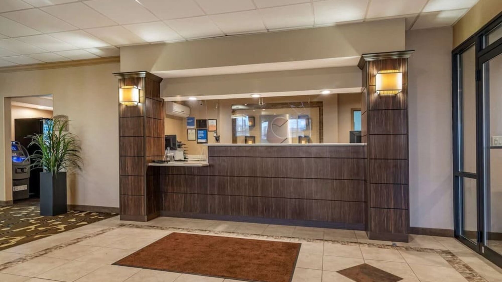 Welcoming reception at Comfort Inn Glenmont - Albany South.