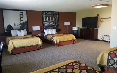 Day room at Coratel Inn And Suites By Jasper Wichita North