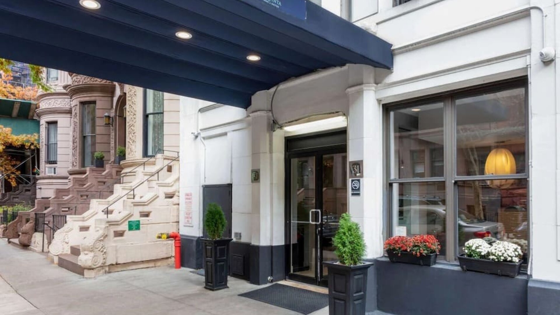 Exterior view of La Quinta Inn & Suites by Wyndham New York City Central Park.