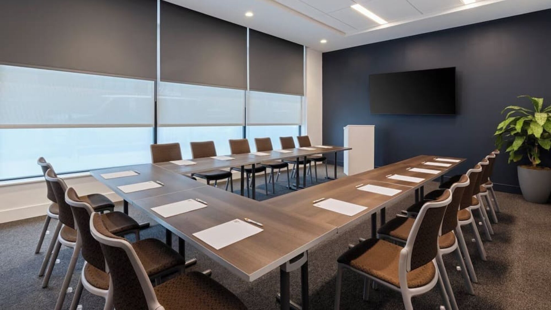 Large meeting room at EVEN Hotel Brooklyn By IHG.