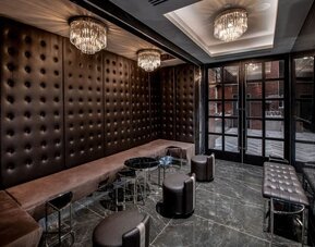 Lobby with comfortable seating at Aliz Hotel Times Square.