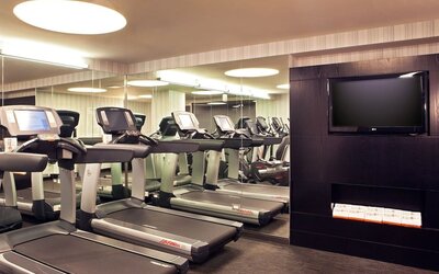 Well equipped fitness center at Hotel 48LEX New York.
