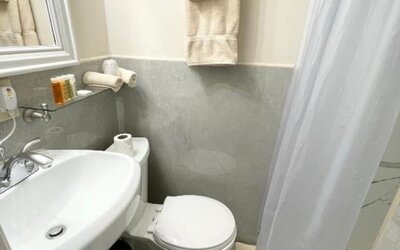 Bathroom at Da Vinci Hotel.
