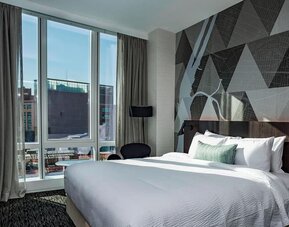 Day use room with workspace and natural light at Courtyard By Marriott Long Island City/New York Manhattan View.