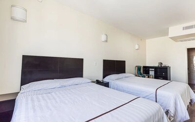 Day room at Astoria Inn LaGuardia Hotel.