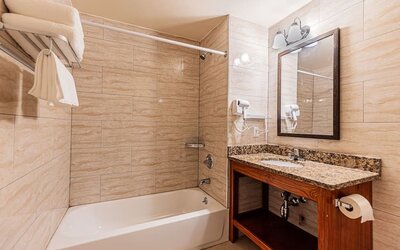 Bathroom at Astoria Inn LaGuardia Hotel.