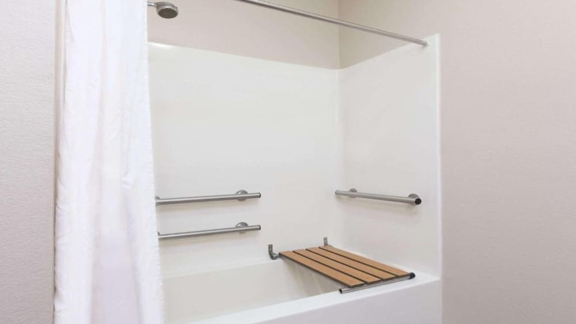 Bathroom at Hotel Piney Woods.