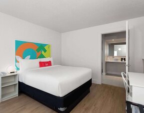 Day room with workspace at Travelodge by Wyndham Fundamental.