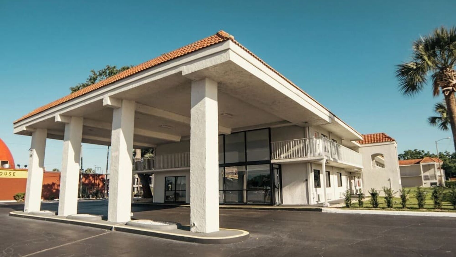 Exterior view of Travelodge by Wyndham Fundamental.