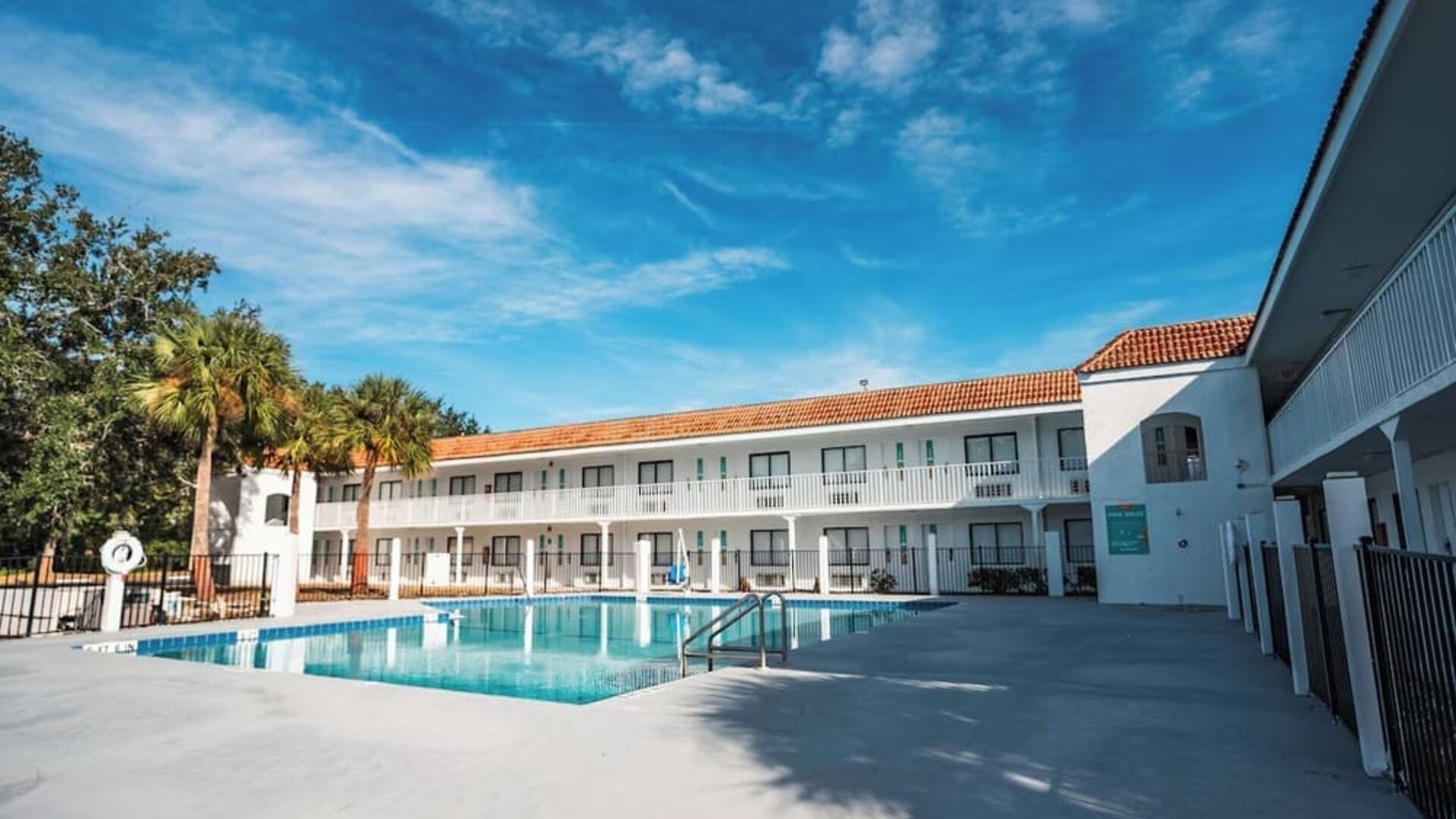 Exterior view of Travelodge by Wyndham Fundamental.
