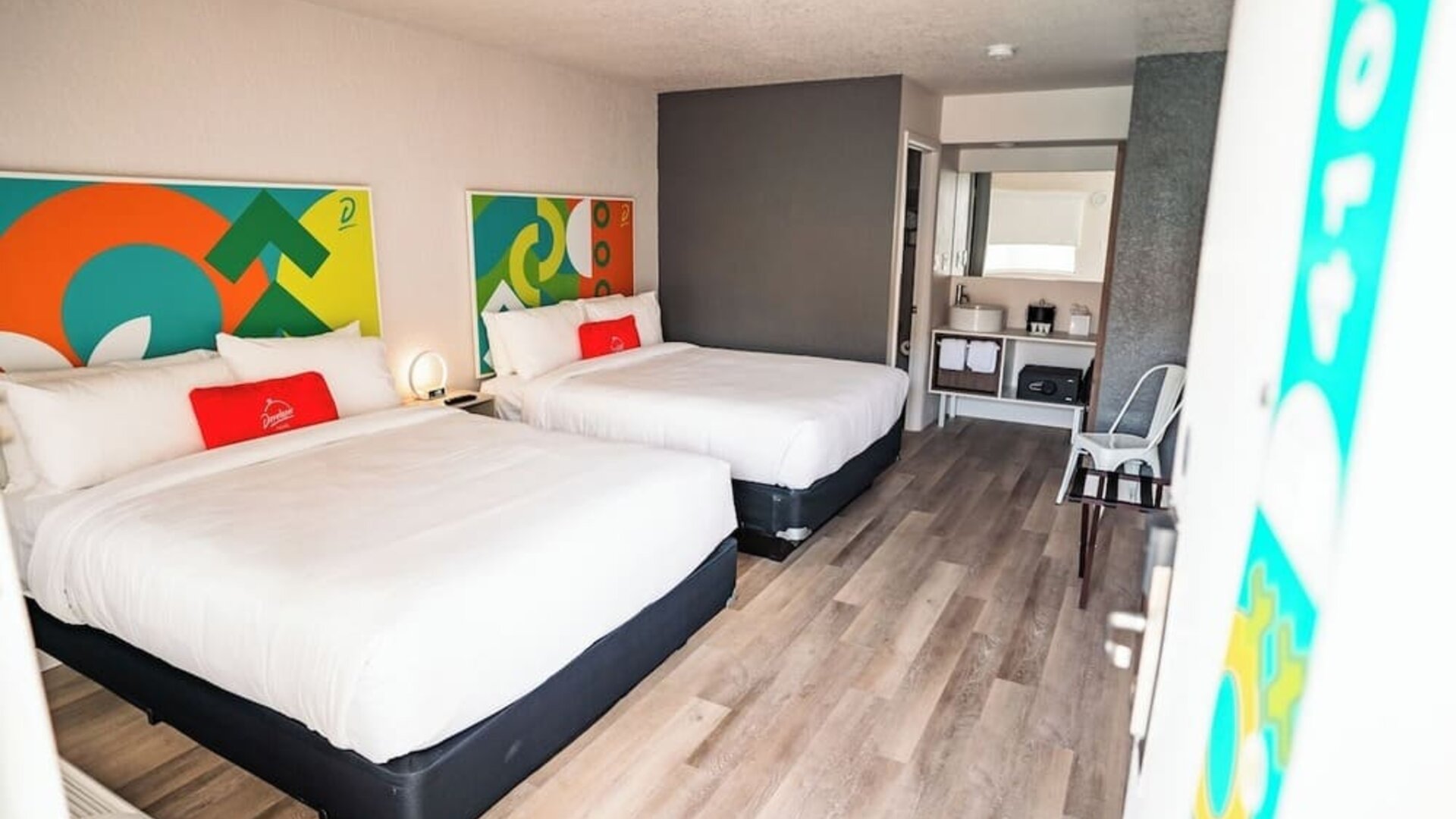 Day room at Travelodge by Wyndham Fundamental.