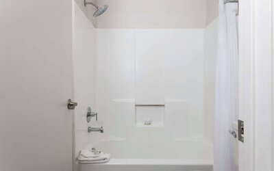 Bathroom at Howard Johnson by Wyndham Highway.