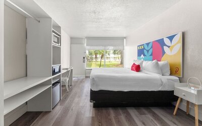 Day room with workspace and natural light at Baymont by Wyndham Maingate.