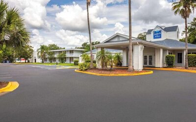 Exterior view of Baymont by Wyndham Maingate.