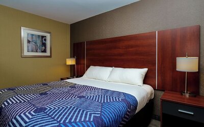 Day use room at Sky Hotel Flushing - Laguardia Airport.