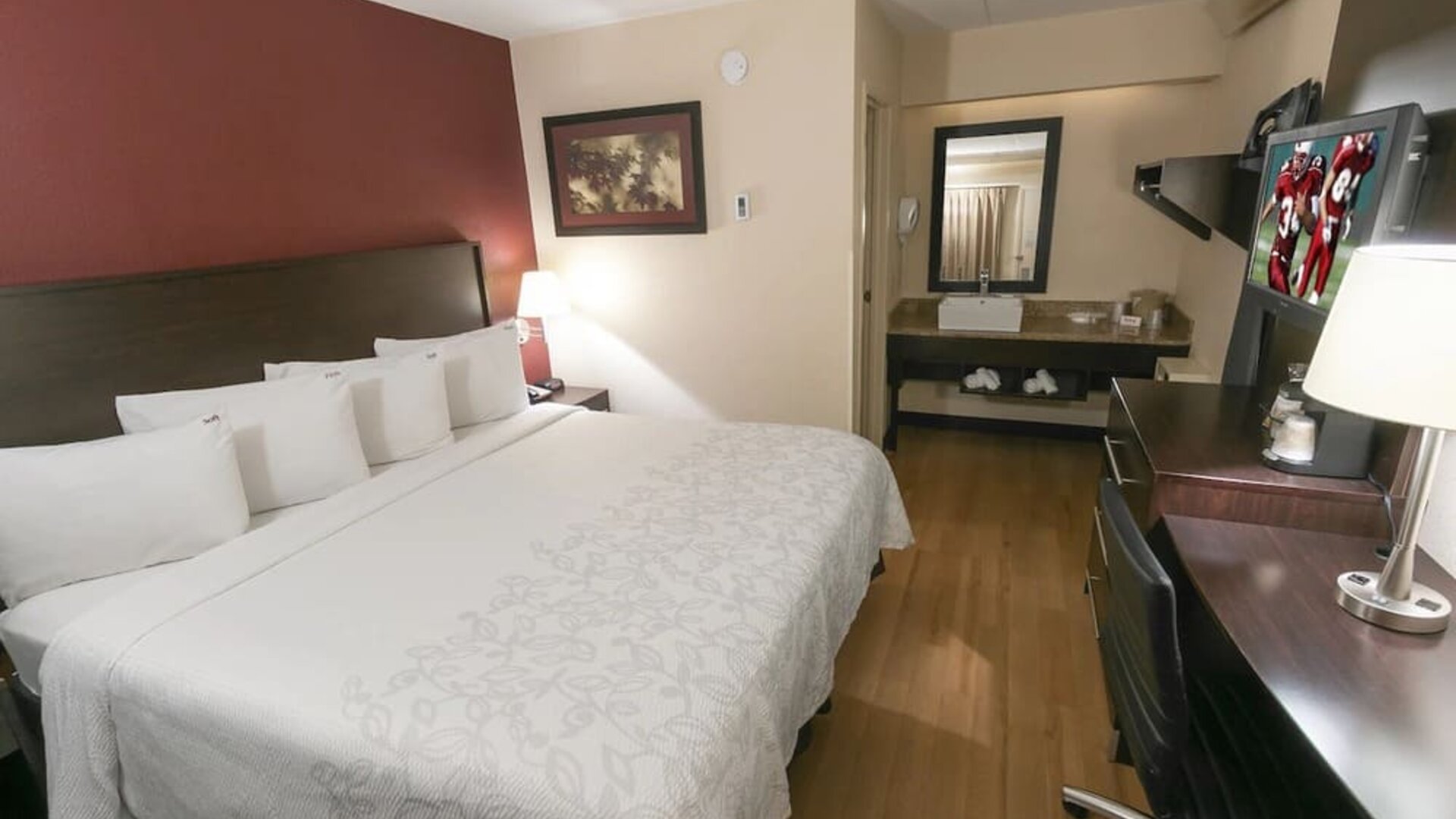 Day room with work station at Red Roof Inn PLUS+ Secaucus - Meadowlands - NYC.