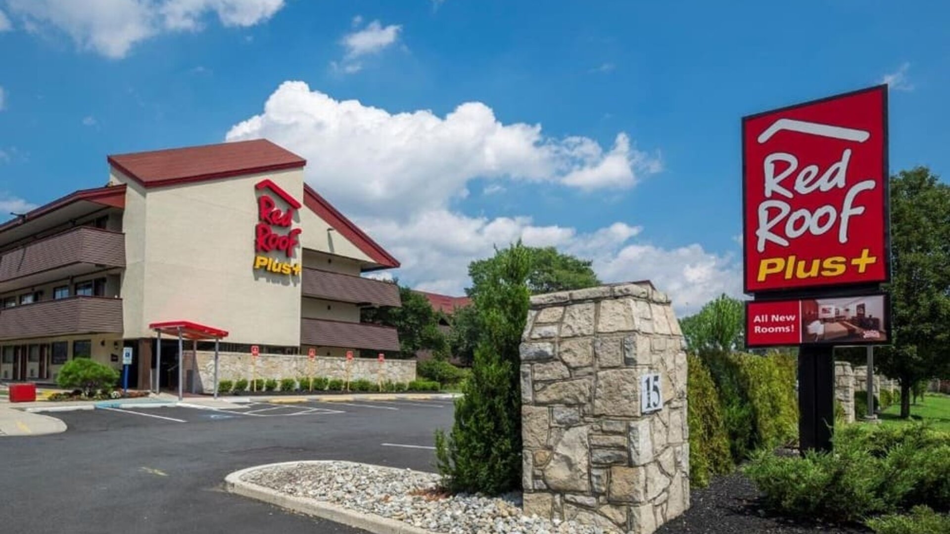 Exterior view of Red Roof Inn PLUS+ Secaucus - Meadowlands - NYC.