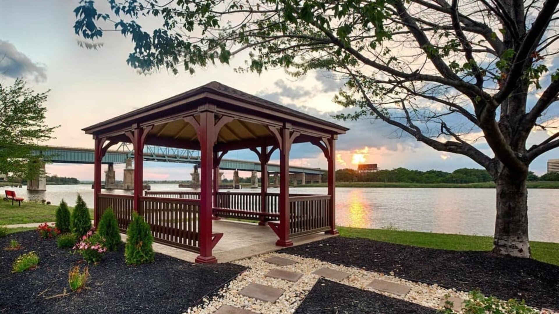 Outdoor grounds at Red Roof Inn PLUS+ Secaucus - Meadowlands - NYC