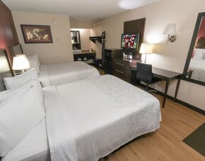 Day room with work station at Red Roof Inn PLUS+ Secaucus - Meadowlands - NYC.
