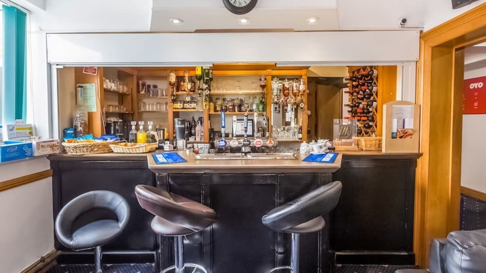 Bar at Stade Court Hotel.