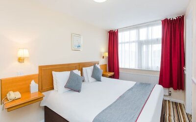 Day room at Stade Court Hotel.