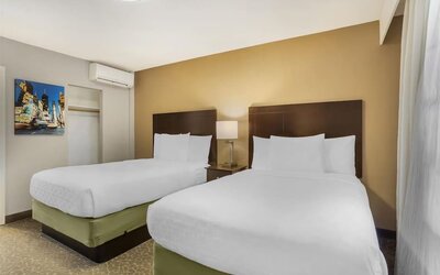 Day room at Best Western Fort Lee.