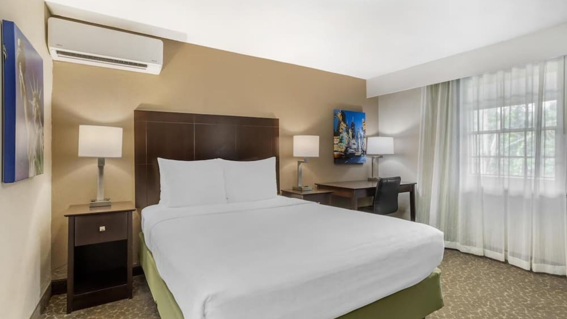 Day room with workspace at Best Western Fort Lee.