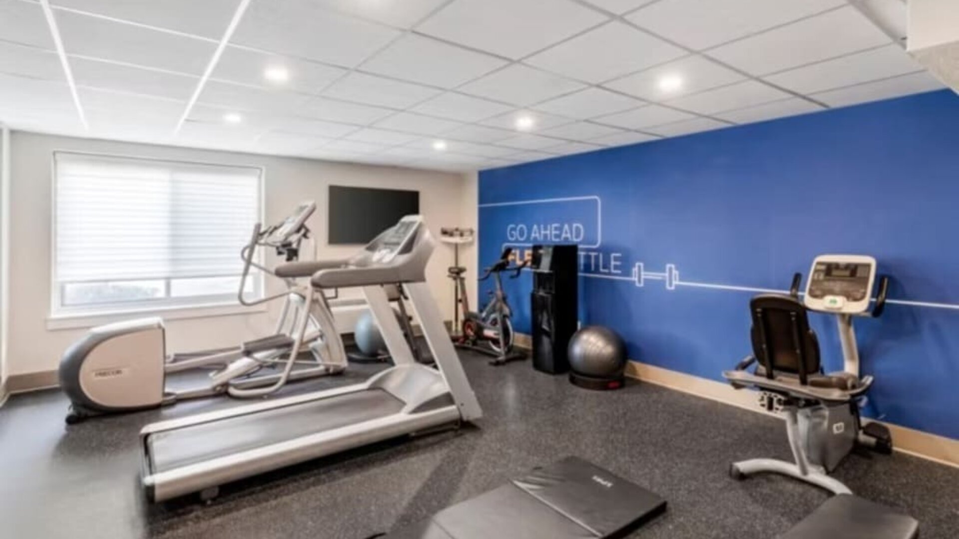 Fitness center at Holiday Inn Express Chicago - Downers Grove.
