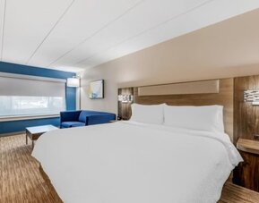 Day use room at Holiday Inn Express Chicago - Downers Grove.