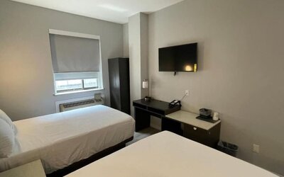 Day use twin room with workspace at King Hotel Brooklyn.