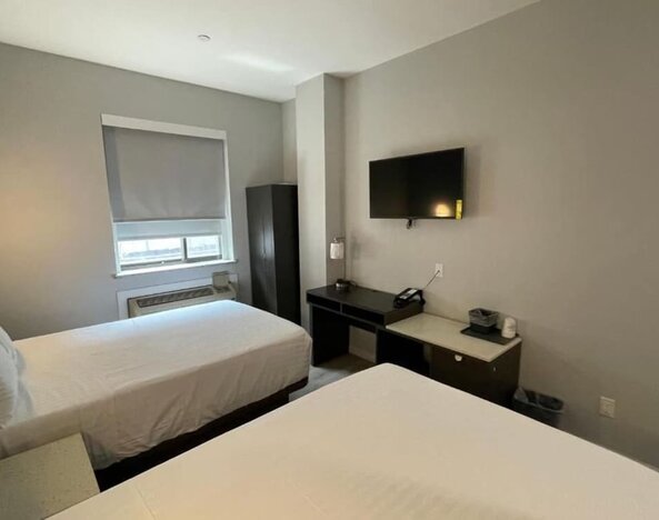 Day use twin room with workspace at King Hotel Brooklyn.