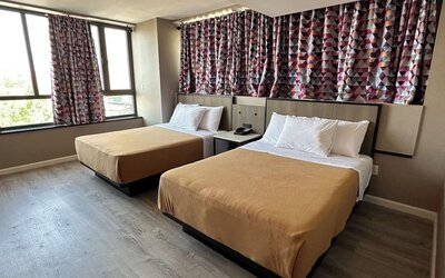 Day room at Regal Inn & Suites New York.