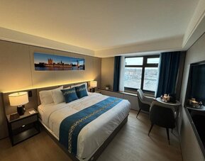 Day room with workspace at Ly New York Hotel.