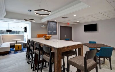 Coworking space and work station at Hampton Inn NY-JFK.