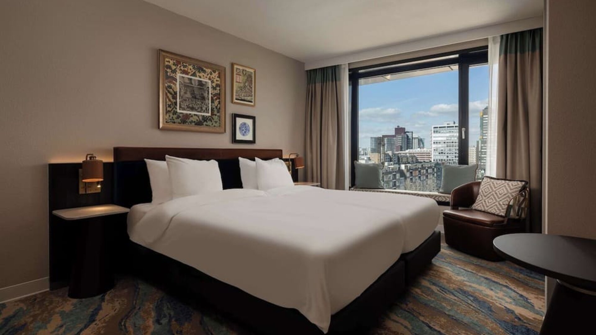 Day use room with large windows at Haven Hotel Rotterdam.