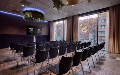 Professional meeting and conference room at Haven Hotel Rotterdam.