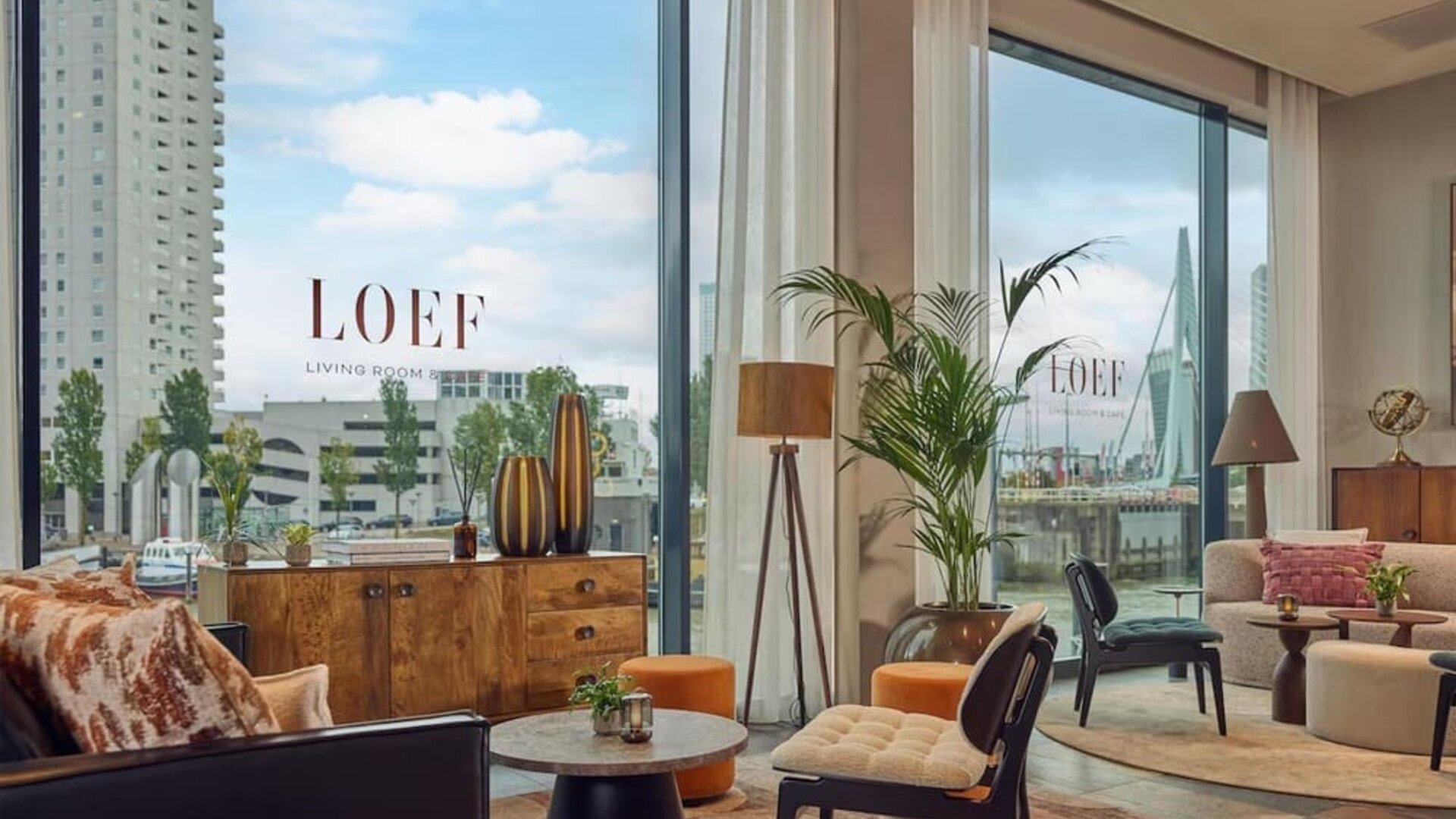 Coffee shop and lobby seating at Haven Hotel Rotterdam.