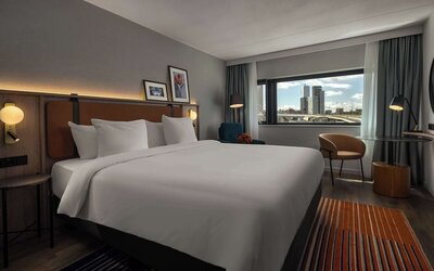 Day use room with natural light at DoubleTree By Hilton Rotterdam Centre.