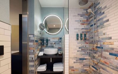 Guest bathroom with shower at DoubleTree By Hilton Rotterdam Centre.