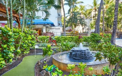 Tropical garden fountain area at Courtyard Waikiki Beach.