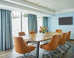 Modern meeting room with large windows at Courtyard Waikiki Beach.
