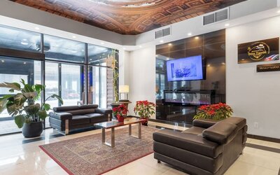 Elegant reception and lounge area at Hotel Montreal Metropolitan, An Ascend Collection Hotel.