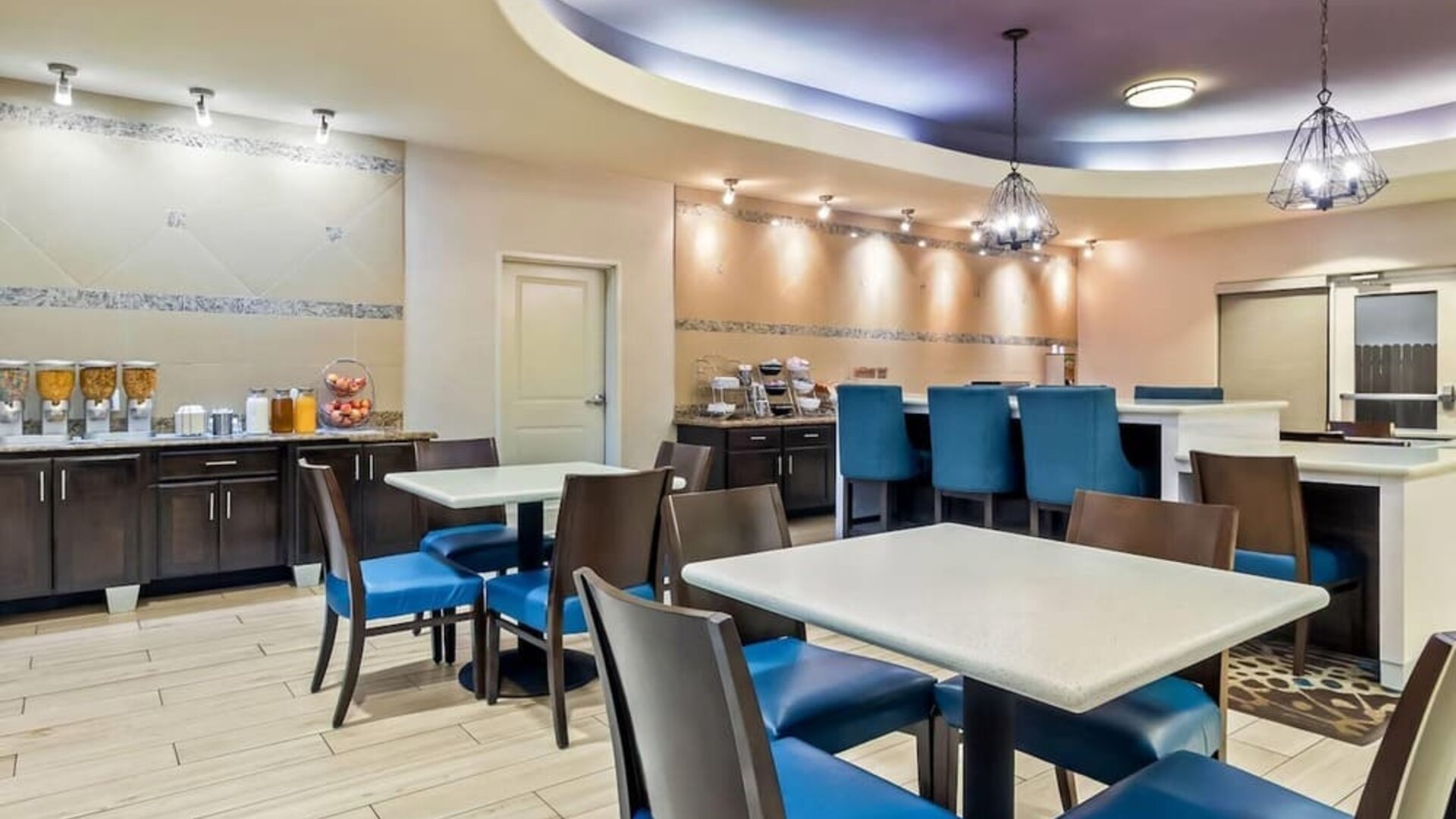 Bright dining area with breakfast seating at La Quinta Inn & Suites By Wyndham Houston Energy Corridor.