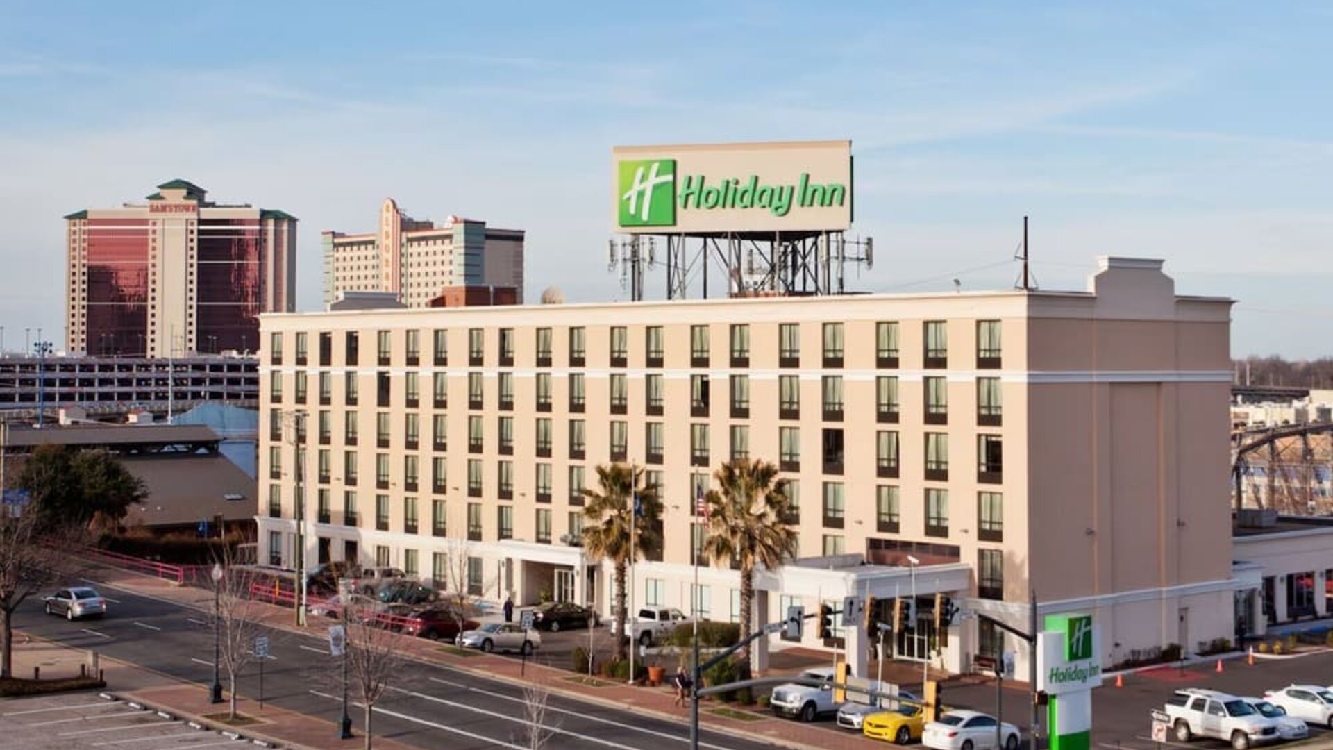 Exterior view of Holiday Inn Downtown Shreveport in the city center.