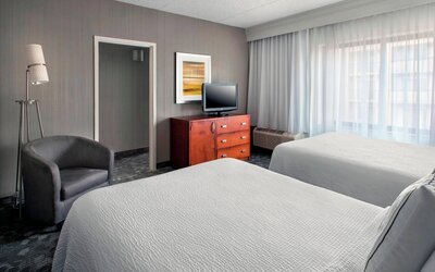 Courtyard by Marriott Newark Liberty International Airport