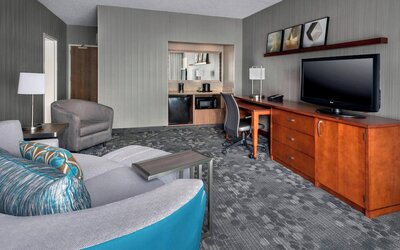 Courtyard by Marriott Newark Liberty International Airport