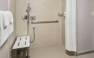 Courtyard by Marriott Newark Liberty International Airport