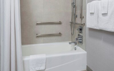 Courtyard by Marriott Newark Liberty International Airport